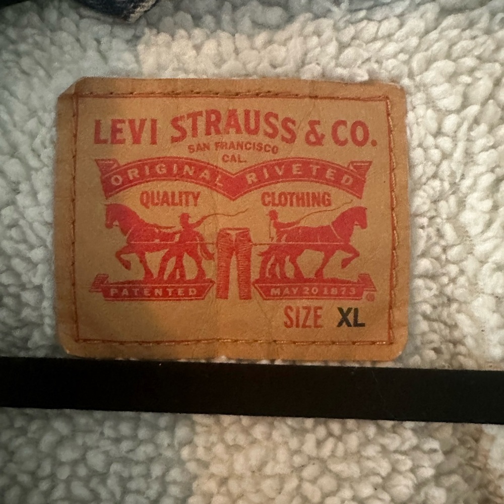 Sold!!! Levi’s Vintage Inspire Sherpa Trucker - Picture 3 of 3